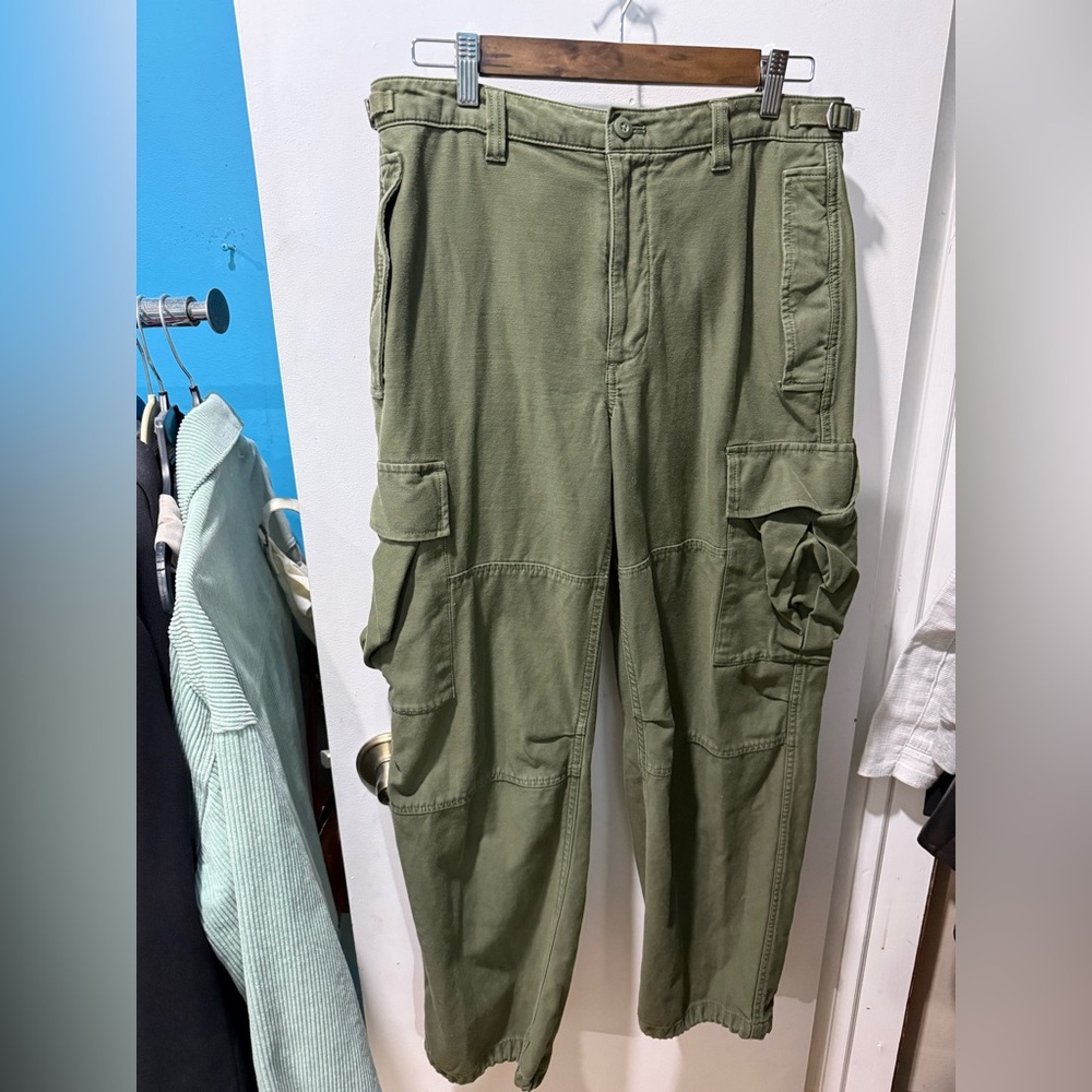 Aritzia TNA Olive Cargo Pants